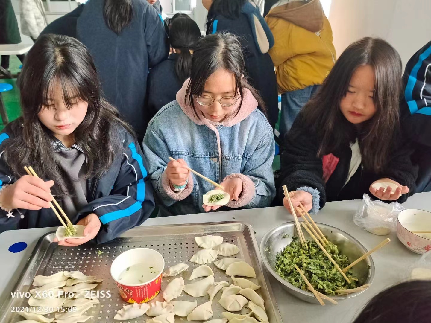 情暖校園，你是主“餃”！我校舉行周末實踐活動——包餃子